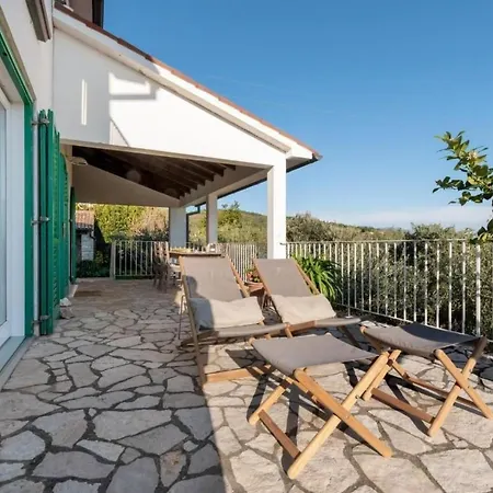 Διαμέρισμα Traumhaftes Mit Grosser Terrasse By Interhome *