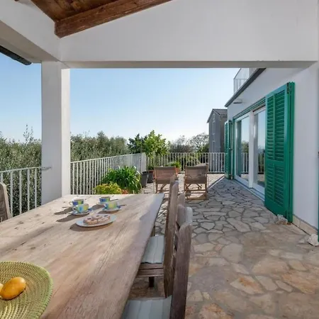 Traumhaftes Mit Grosser Terrasse By Interhome